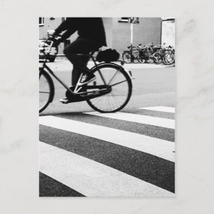 Fahrrad auf Kreuzung Postkarte