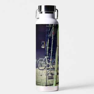 Fahrrad gegen Gerüste Trinkflasche