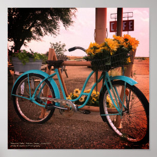 Fahrrad und Sonnenblumen am Mittelpunkt-Café, Weg Poster