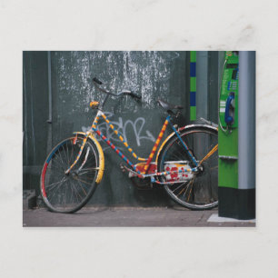 Fahrradausruhen an der Graffitti-Mauer Postkarte