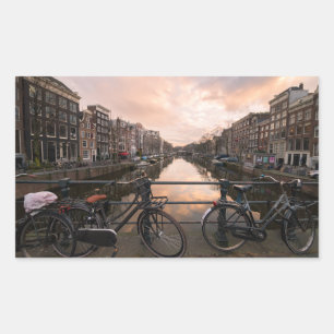 Fahrräder am Sonnenuntergang in Amsterdam Rechteckiger Aufkleber