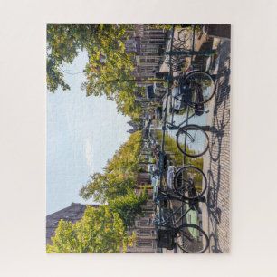 Fahrräder auf einer Brücke, Haarlem, Niederlande