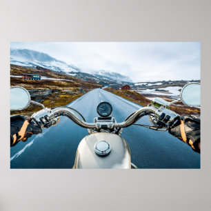 Fahrradfahrer fahren auf einer rutschigen Straße d Poster