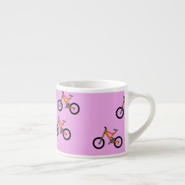 Fahrradmuster auf Rosa Espressotasse