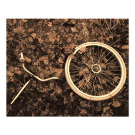 Fahrradteile mit Herbstblättern Fotodruck