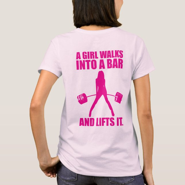 Fahrstuhl - ein Mädchen geht in eine Bar und hebt  T-Shirt (Rückseite)