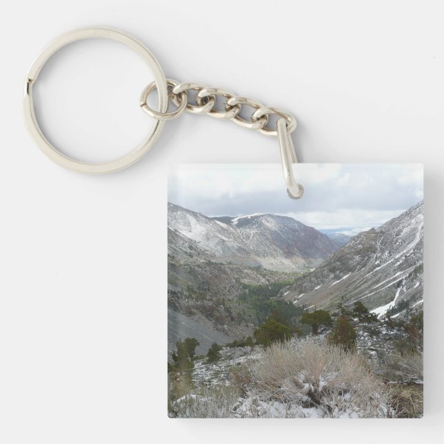 Fahrt durch die schneebedeckten Berge der Sierra N Schlüsselanhänger (Vorderseite)