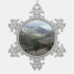 Fahrt durch die schneebedeckten Berge der Sierra N Schneeflocken Zinn-Ornament