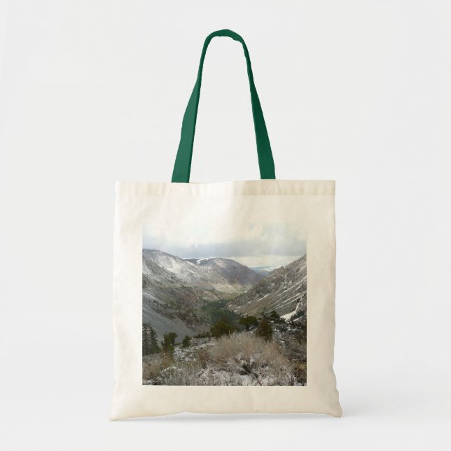 Fahrt durch die schneebedeckten Berge der Sierra N Tragetasche (Vorne)