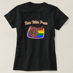 Fahrt mit Stolz - LGBTQ+ Englisch Sattel und Pad T-Shirt