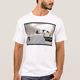 Faire du surf des neiges le T-shirt des hommes de