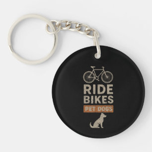 Faire du vélo Caresser les chiens Drôle de cyclist
