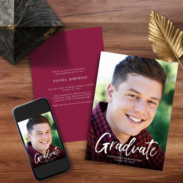 Faire-part Burgundy Maroon moderne - Diplôme photo (Modern Burgundy Maroon Photo Graduation Announcement with Instant download)