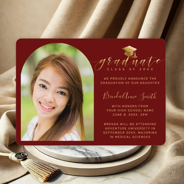 Faire-part Casquette d'or photo moderne Script sur Maroon Gra (Maroon and Gold Script Photo High School Graduation Announcement with furture college plans)