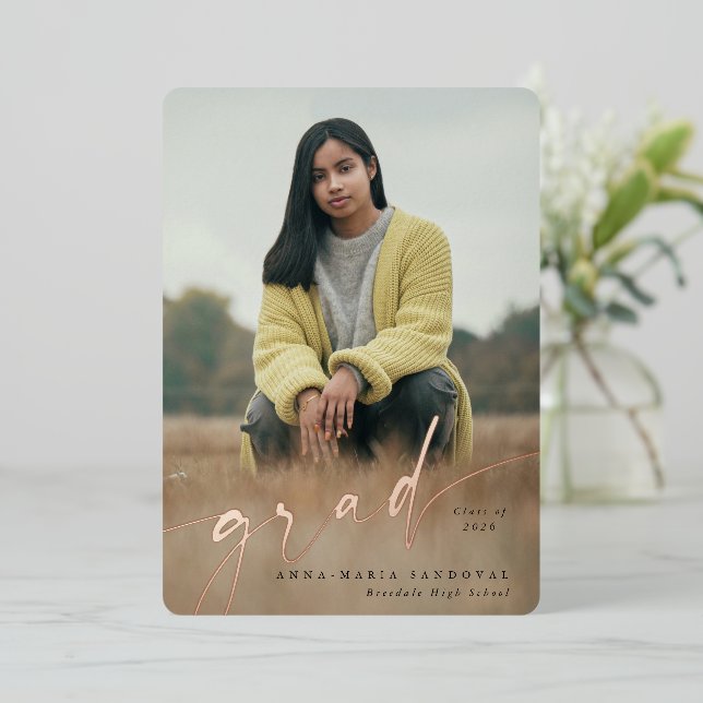 Faire-part de graduation de la photo Foil Script T (Debout devant)