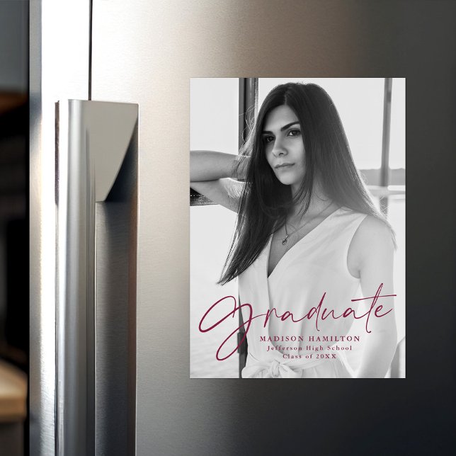 Faire-part de graduation élégante Maroon Script (Créateur téléchargé)