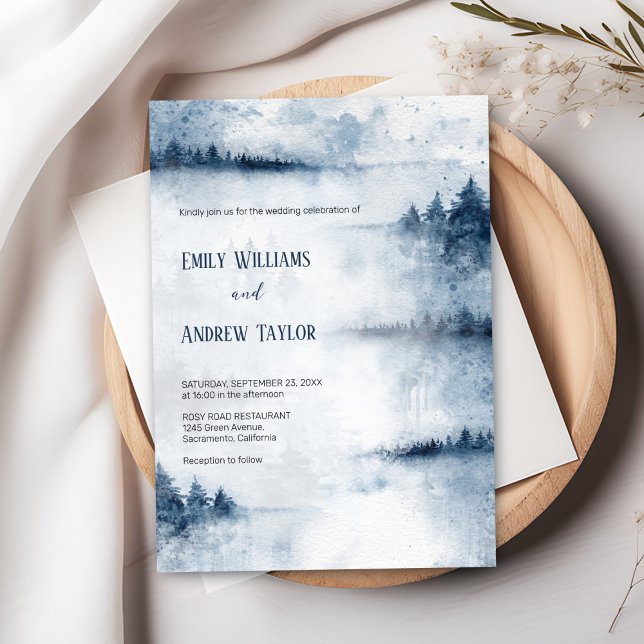 Faire-part de mariage de forêt de brouillard d'aqu (“Elegant navy blue watercolor wedding invite with foggy forest design for rustic or woodland wedding)