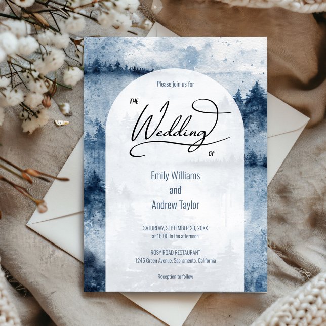 Faire-part de mariage de forêt de brouillard d'aqu (“Elegant navy blue watercolor wedding invite with foggy forest design for rustic or woodland wedding)