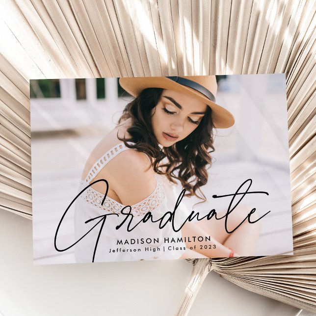 Faire-part Diplômé moderne noir Script photo graduation (Créateur téléchargé)