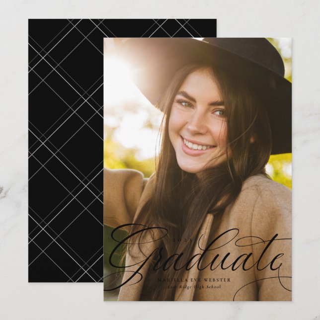Faire-part Élégant script diplômé noir graduation verticale (Devant / Derrière)