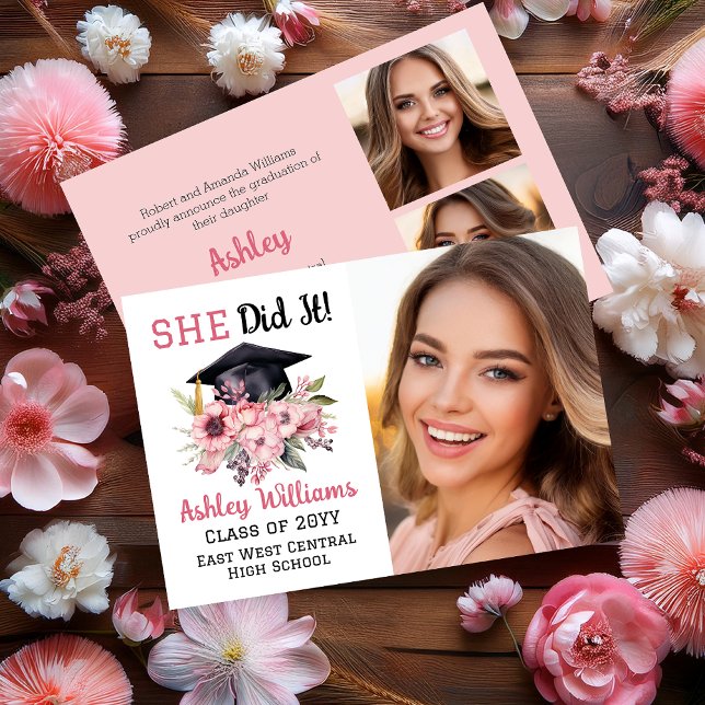 Faire-part Grad Casquette et fleurs roses 3 Photo Elle l'a fa (Grad Cap and Pink Floral Swag Bouquet 3 Photo Collage "SHE Did It!" Graduation Announcement)