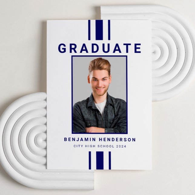 Faire-part Graduation photo bleu de la Marine moderne (Modern Navy Blue Photo Graduation Announcement Card)