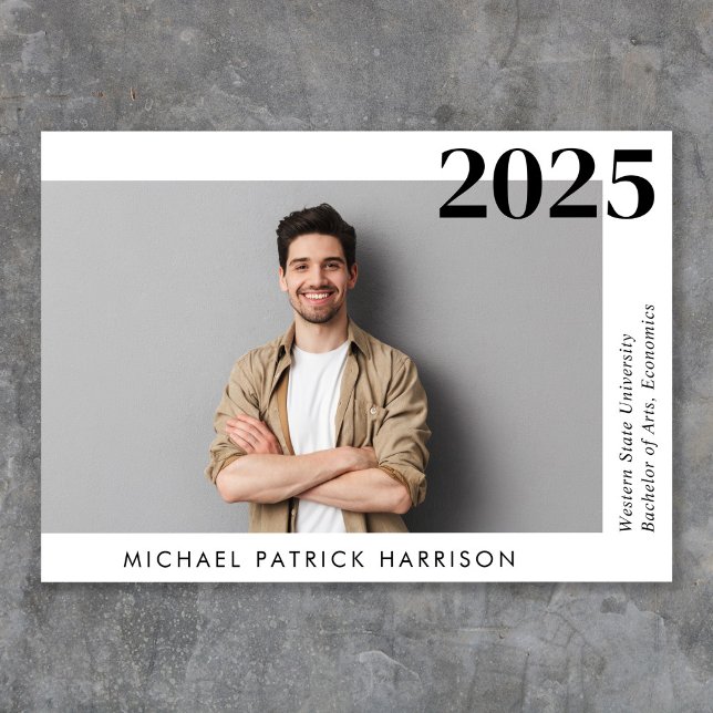 Faire-part Graduation photo moderne minimale (Share the pride and excitement of your grad's achievement with friends and family near and far)