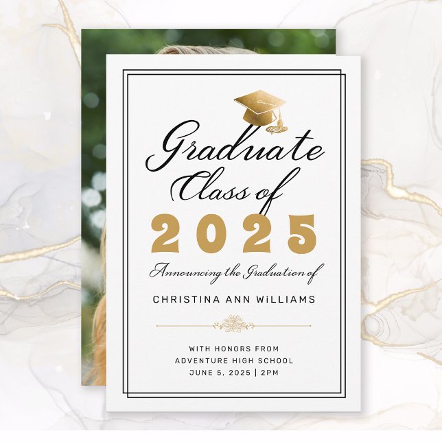 Faire-part Graduation White Gold Script classe photo de 2025 (Elegant White Black Gold Script Photo Graduation Announcement)