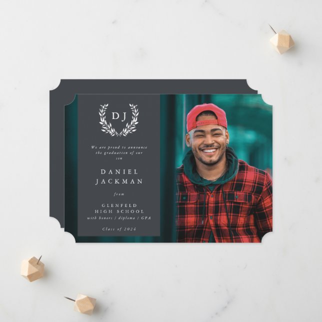 Faire-part Gris Monogramme Laurel Wreath Graduation Photo (Devant/Arrière en situation)