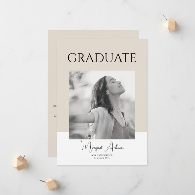 Faire-part Modern Minimalist White and Brown Photo Graduation (Devant/Arrière en situation)