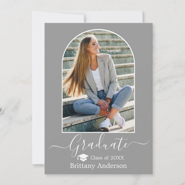 Faire-part Moderne Arc Casquette Calligraphie Gris Graduation (Devant)