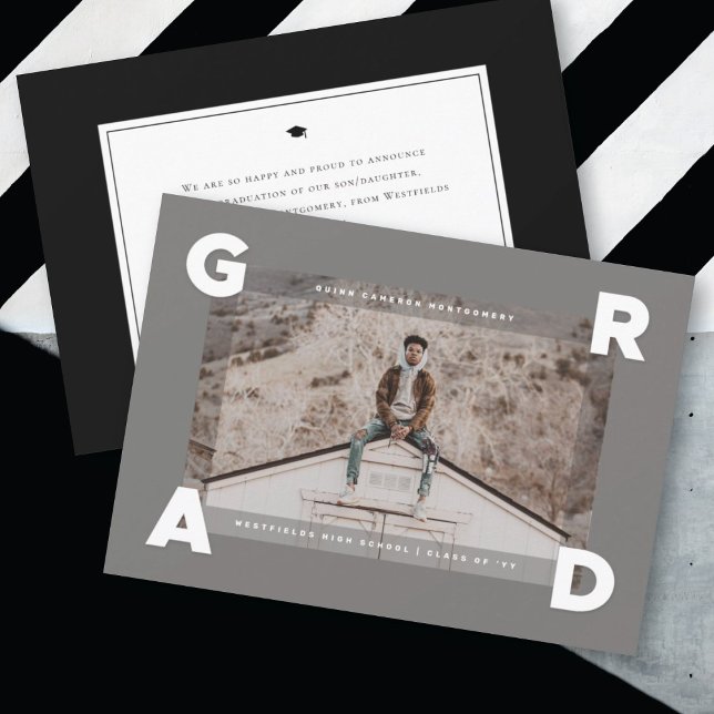 Faire-part Moderne Quatre coins GRAD Simple Photo Graduation ( Modern Four Corners GRAD Simple Photo Modern Graduation Announcement @ zazzle.com/color_therapy)