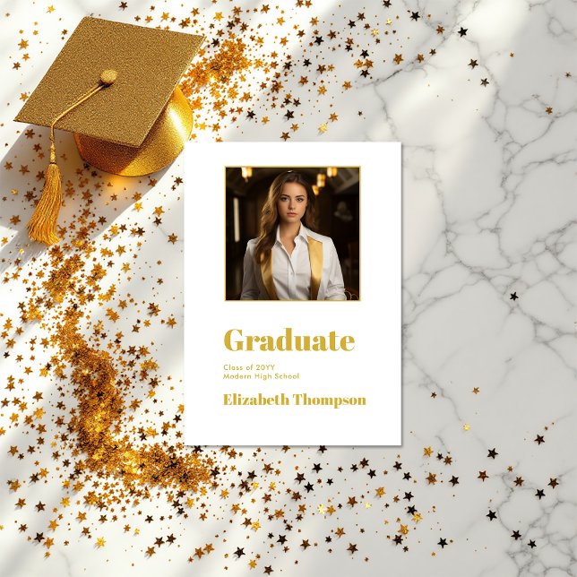 Faire-part Photo de graduation en or et blanc moderne (Modern Gold and White Graduation Photo Announcement)