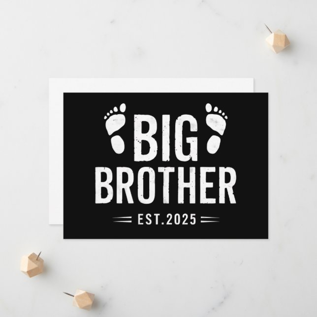 Faire-part Promu à Big Brother Est. 2025 Baby Annonce (Devant/Arrière en situation)
