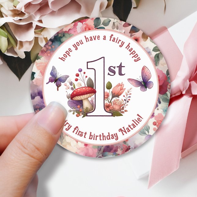Fairy First Birthday Enchanted Butterfly Garden Runder Aufkleber (Fairycore Fairy First Birthday Stickers with Mushroom and Butterflies.)