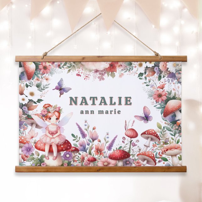 Fairycore Mushroom Garden Personalisierter Name Wandteppich Mit Holzrahmen (Enchanted Fairycore Garden Custom Name Tapestry Wall Art with Red Hair Fairy)