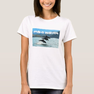 Faites le T-shirt des femmes de vagues à des