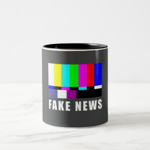 Fake News. Medien, Politik, Fernsehen Zweifarbige Tasse