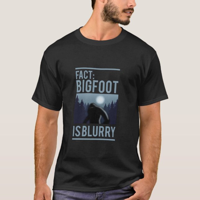 Fakt Bigfoot ist unscharfe Wildnis Ape Kreatur Gif T-Shirt (Vorderseite)