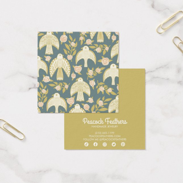 Falcons et Roses portant collier bijouterie (Bureau)