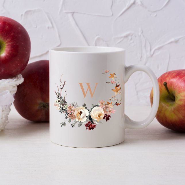Fall Bluterguss mit einer beliebigen Monogramm Kaffeetasse (Personalize with any monogram.)
