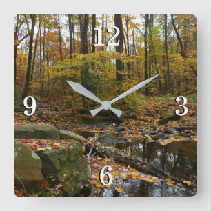 Fall Creek mit Spiegelung im Laurel Hill Park Quadratische Wanduhr