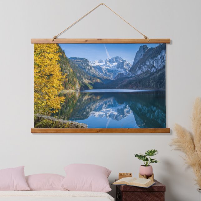 Fall Dachstein Berg reflektiert in Gosausee Lak Wandteppich Mit Holzrahmen (Schlafzimmer)