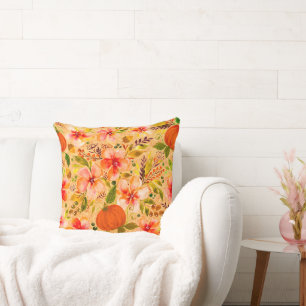 Fall Floral und Pumpkins auf Golden Hay Hintergrun Kissen