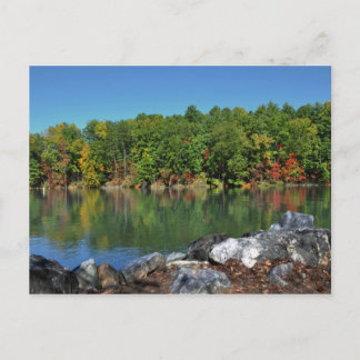 Fall Foliage am James-See, North Carolina Postkarte