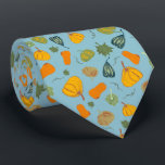 Fall Pumpkin & Squash Muster auf Aquamarin Krawatte<br><div class="desc">Die Kollektion "Herbst Pumpkin & Squash Pattern on Aquamarin" vereint die Wärme des Herbstes mit den lebhaften Farben. Diese Kollektion umfasst wunderschön illustrierte Kürbisse und Kürbiskuschen in reichen Orangen, Gelb und Grüntöne, Set vor einem schicken aquamarinen Hintergrund. Ideal für diejenigen, die Liebe, die Erntezeit zu feiern, bringen diese Designs einen...</div>