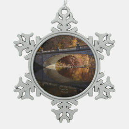 Fall Reflections im Vanderbilt Anwesen Schneeflocken Zinn-Ornament