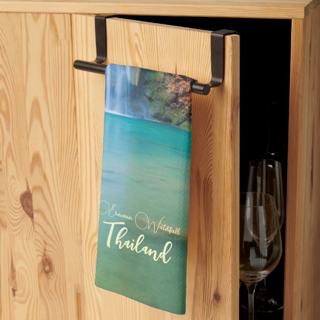 Fall View von Erawan Wasserfall Thailand Geschirrtuch (Drittel gefaltet)