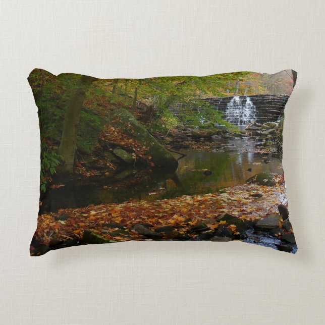 Fall Wasserfall und Creek Pennsylvania Natur Dekokissen (Vorderseite)