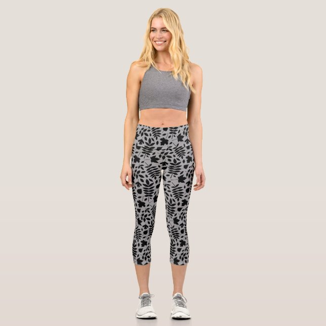 Fallen Blätter Big Pattern Black auf Grau Capri Leggings (Vorderseite)